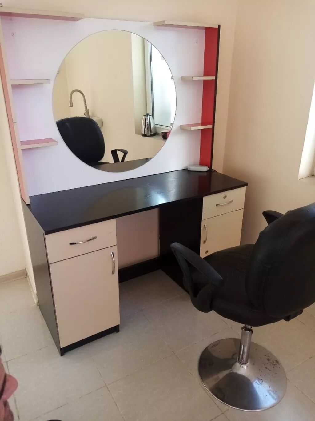 Porno yigit qaynonasi va xotinini sikdi