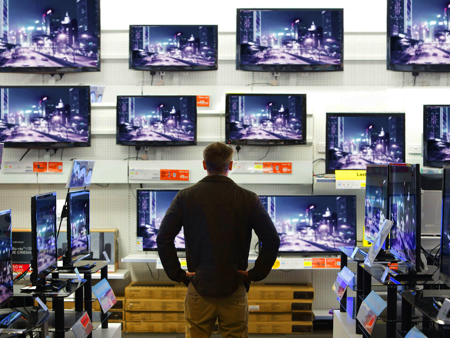 Магазины техники телевизоры. OLED дисплей. Новые олет экраны.